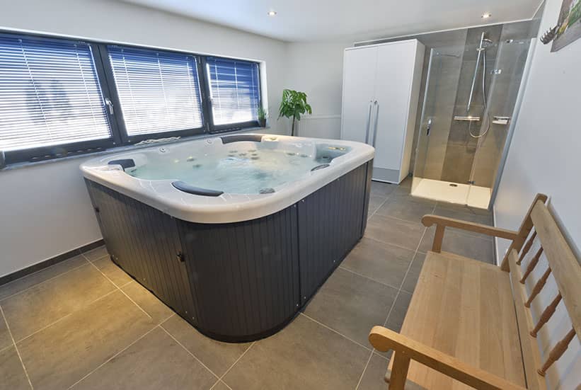 Photo du jacuzzi disponible au Gîte à Daims